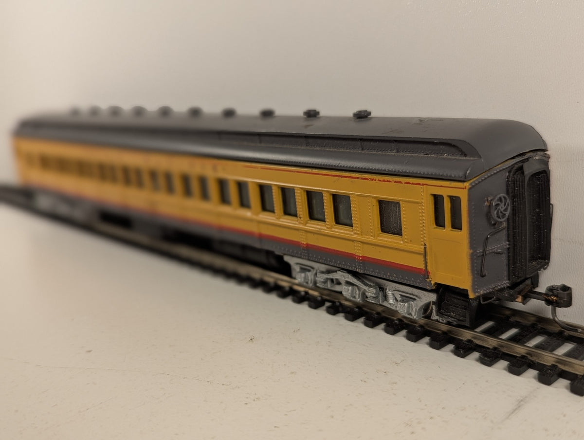 Bachmann HO Gauge Union Pacific Heavyweight Passenger Coach 1128