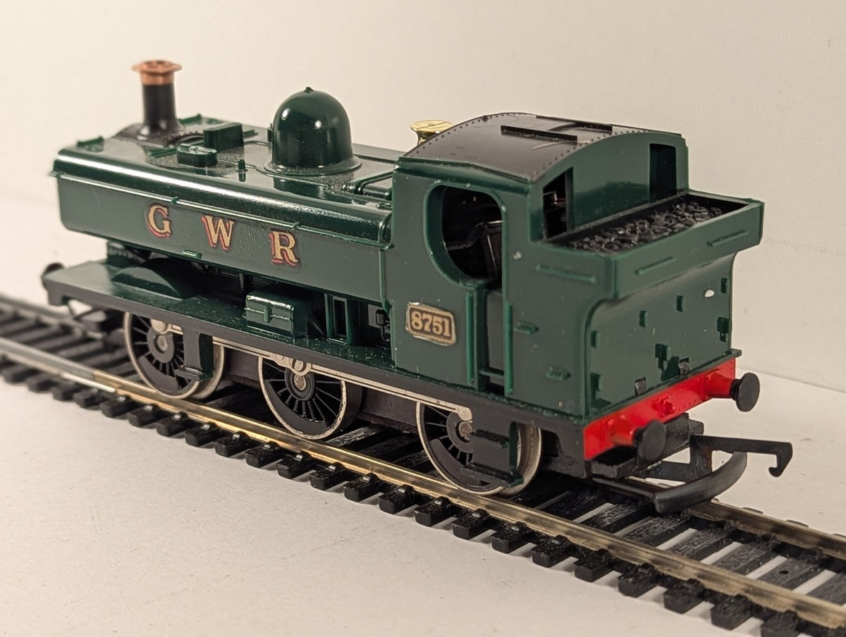 Hornby OO Gauge GWR 57xx Class Pannier Tank Locomotive 8751 GWR Green R.041