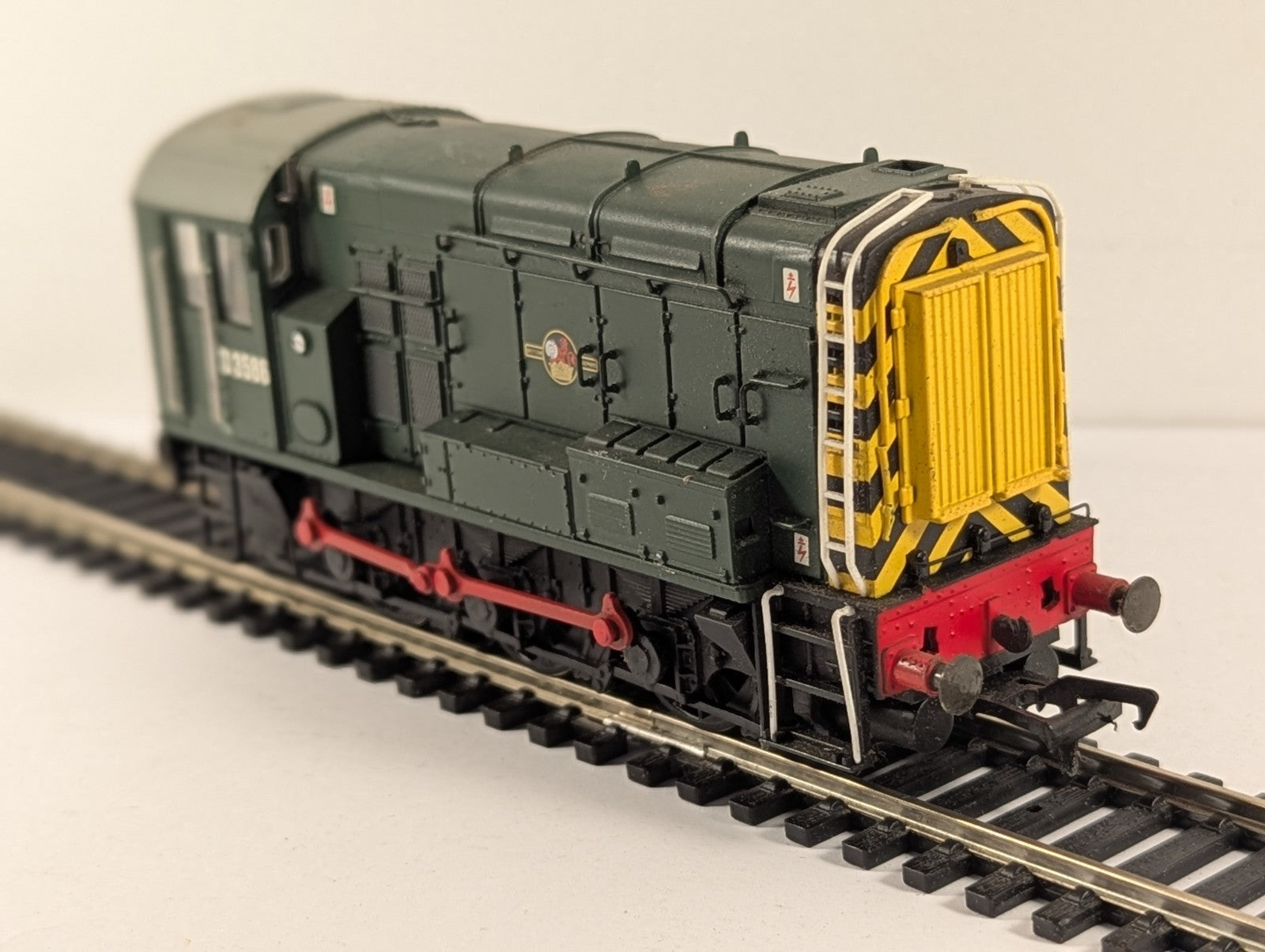 Bachmann OO Gauge Class 08 Diesel Shunter Locomotive D3586