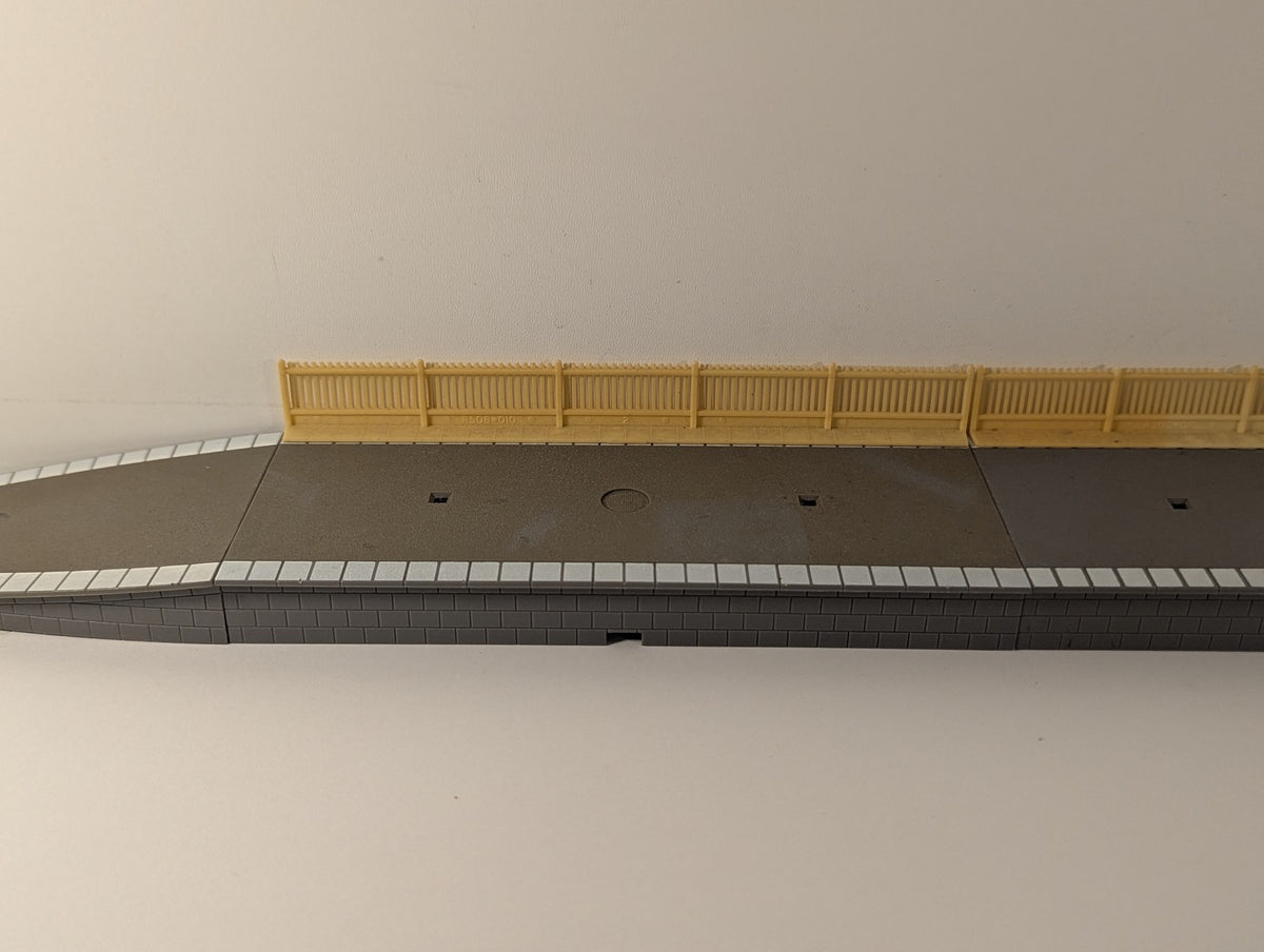 Hornby OO Gauge Station Platform Set Grey & Brick R508