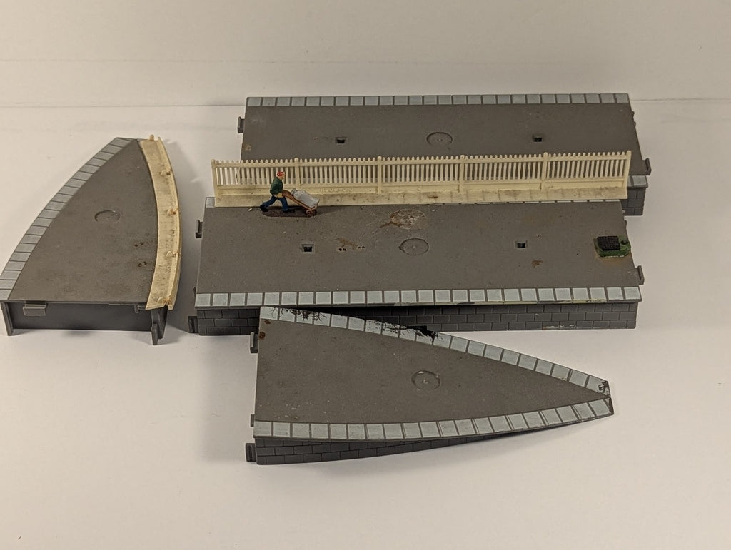 Hornby OO Gauge Station Platform Sections Grey & Brick
