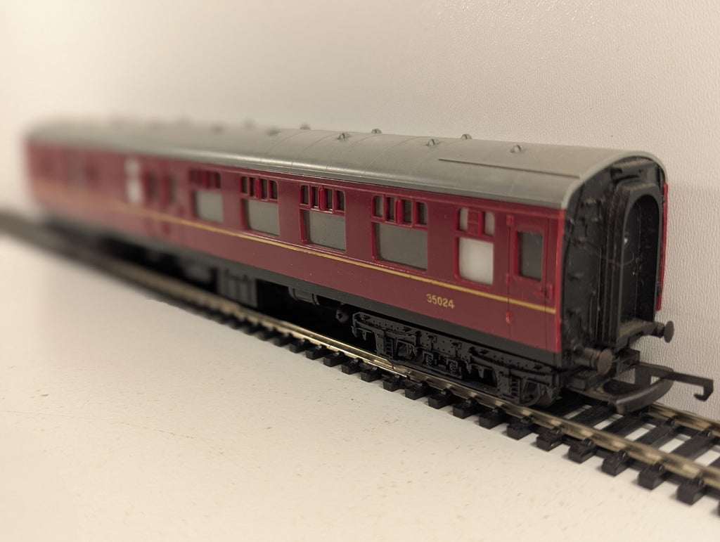 Tri-ang OO Gauge BR Mk1 Brake Second Corridor (BSK) Passenger Coach  35024