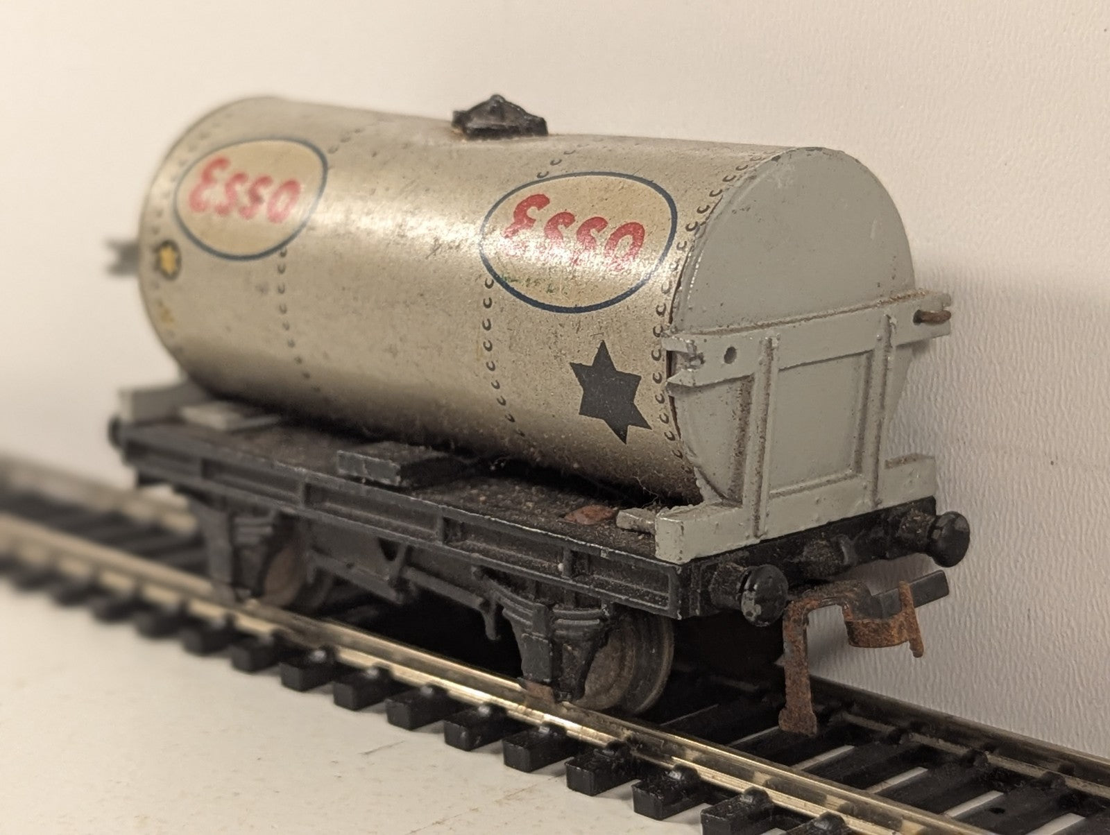 Hornby Dublo OO Gauge Esso Petrol Tank Wagon Goods Wagon Esso Silver