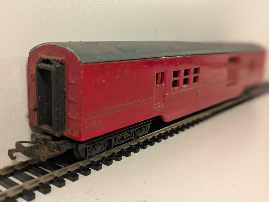Tri-ang R119 Transcontinental Operating Mail Coach Maroon Repainted OO Gauge