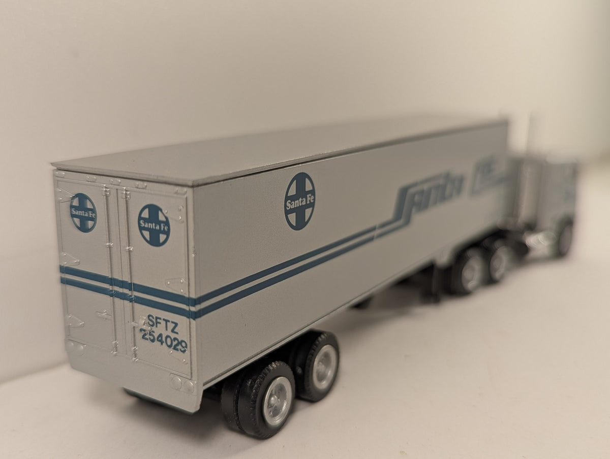 Con-Cor HO Scale Tractor + Trailer Santa Fe Railroad Model Truck SFTZ 254029