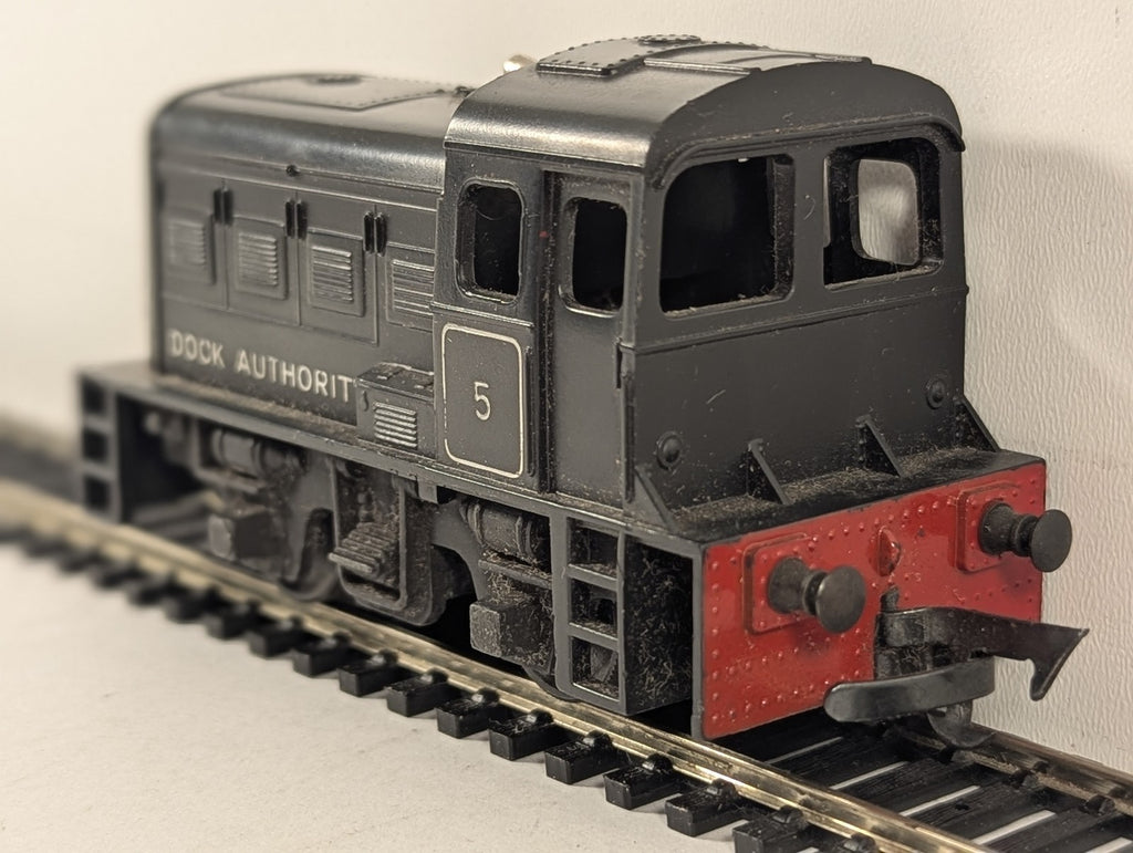Tri-ang OO Gauge Dock Authority Shunter Locomotive 5 Dock Authority Black