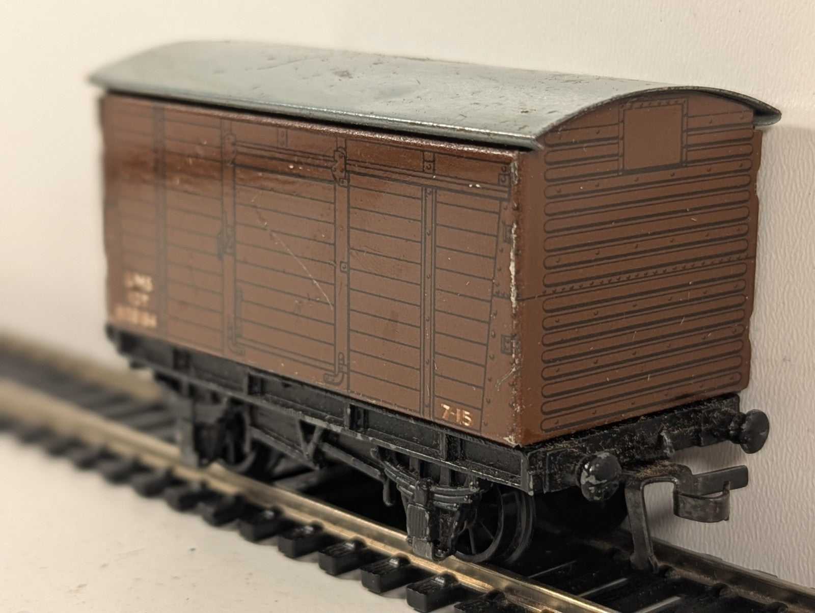 Hornby Dublo OO Gauge LMS 12-Ton Goods Van 508194