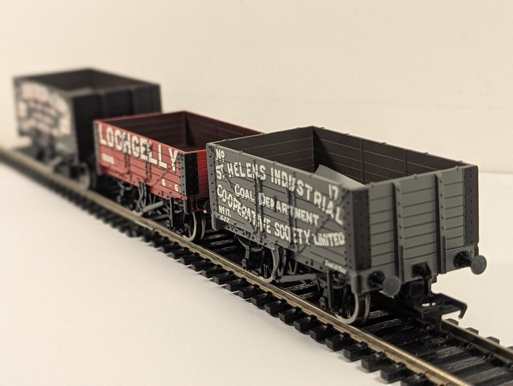 Bachmann 37-075K5 Set of Three Private Owner Wagons 2008/2009