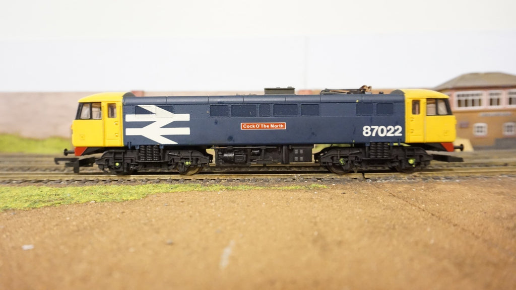 Lima 205155 Class 87 No 87022 Cock O' The North in Large Logo Livery