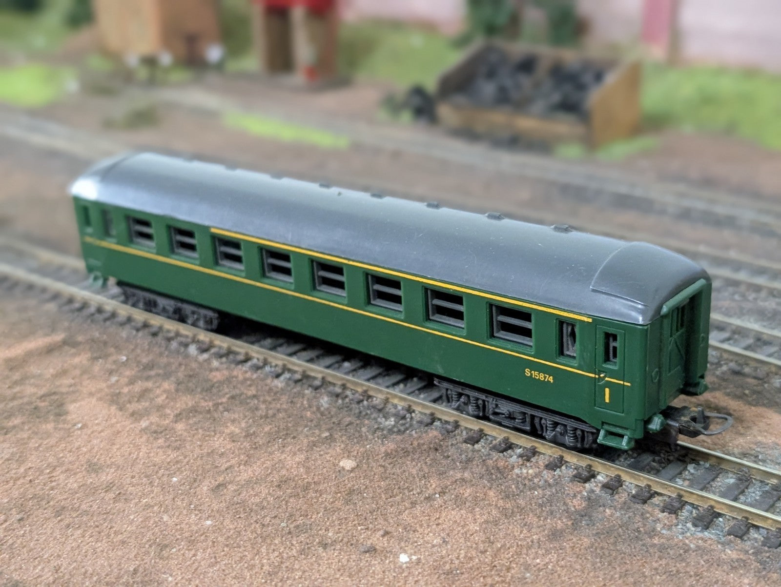 Lima HO Gauge Green Passenger Coach S15874