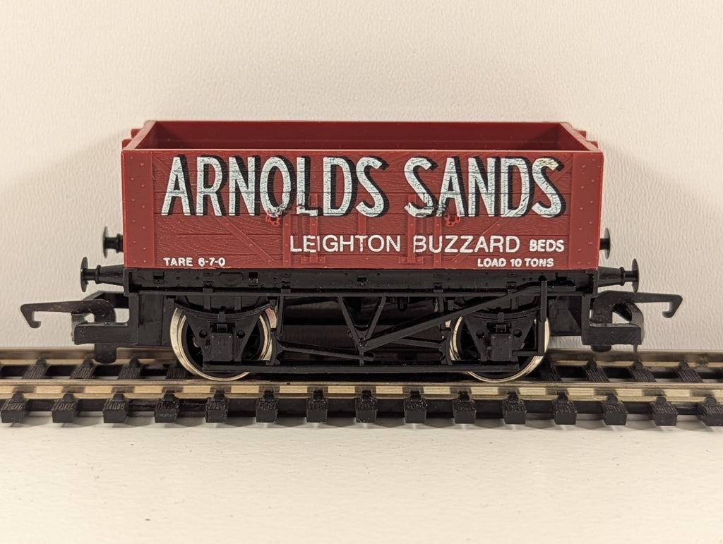 Hornby R097 4-Plank Open Wagon ‘Arnolds Sands’ Livery