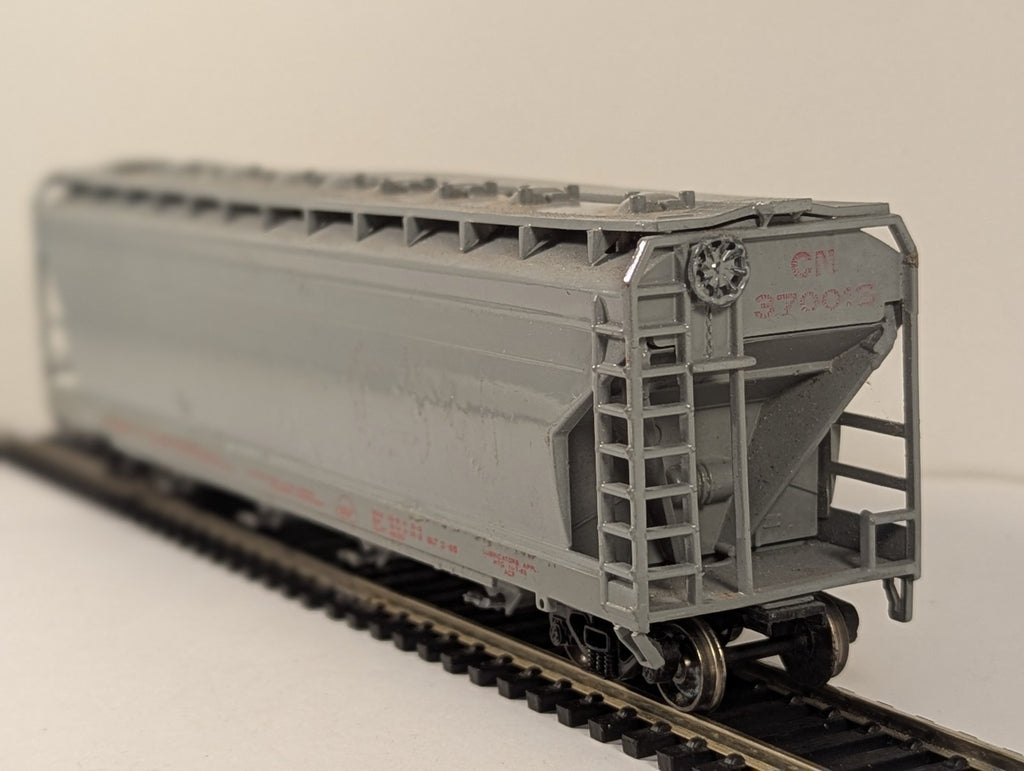 Bachmann HO Gauge ACF Covered Hopper Wagon – Repainted & Missing Coupling