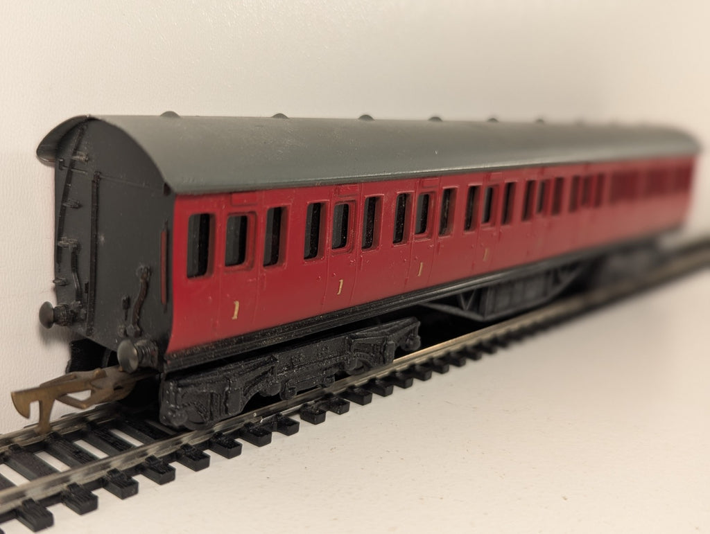 Graham Farish OO Gauge LMS 57ft Non-Corridor Composite Coach
