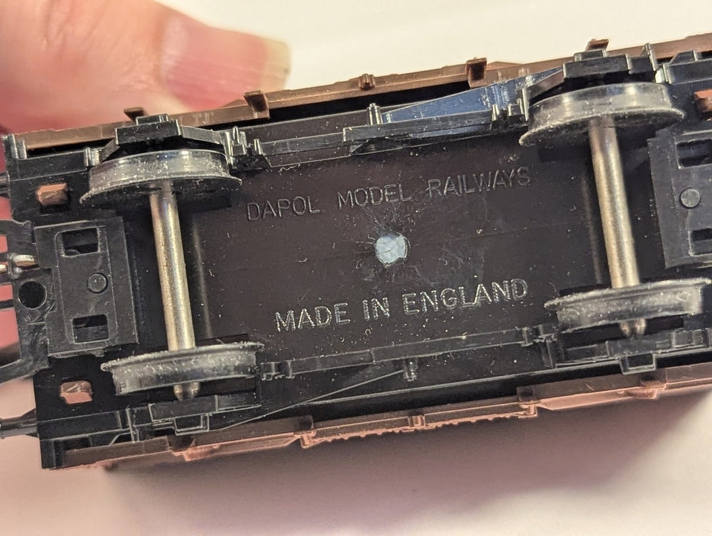 Dapol OO Gauge BR 12T Ventilated Van Goods Wagon B784873 BR Bauxite B32
