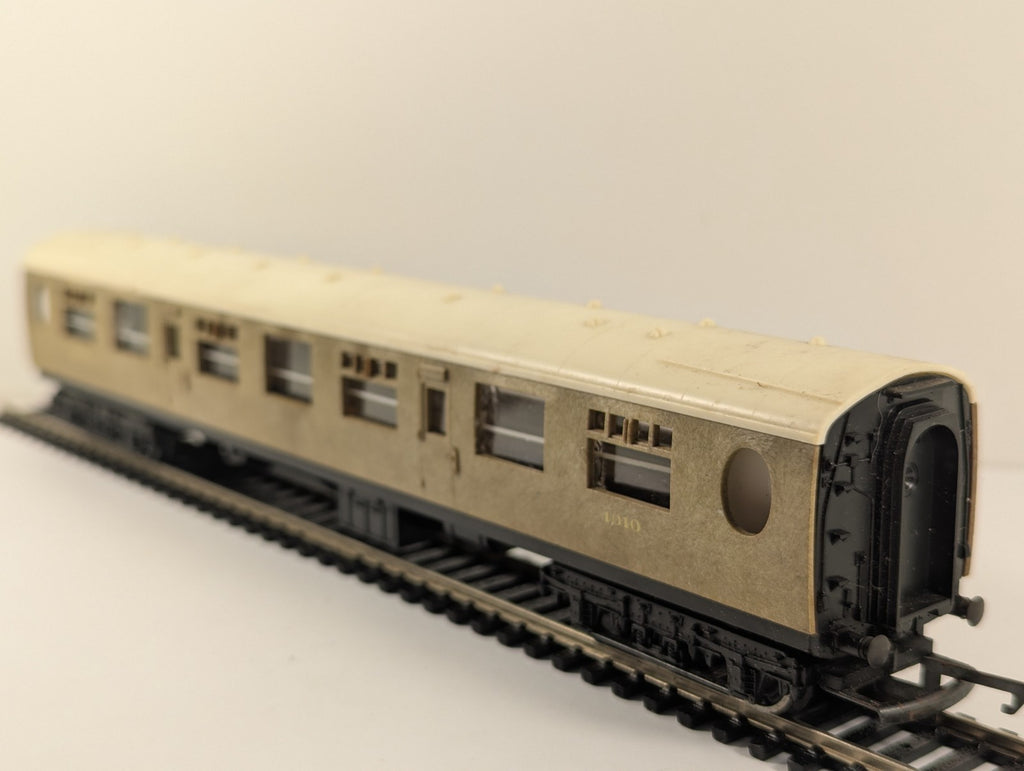 Tri-ang Hornby OO Gauge LNER Thompson Teak Coach