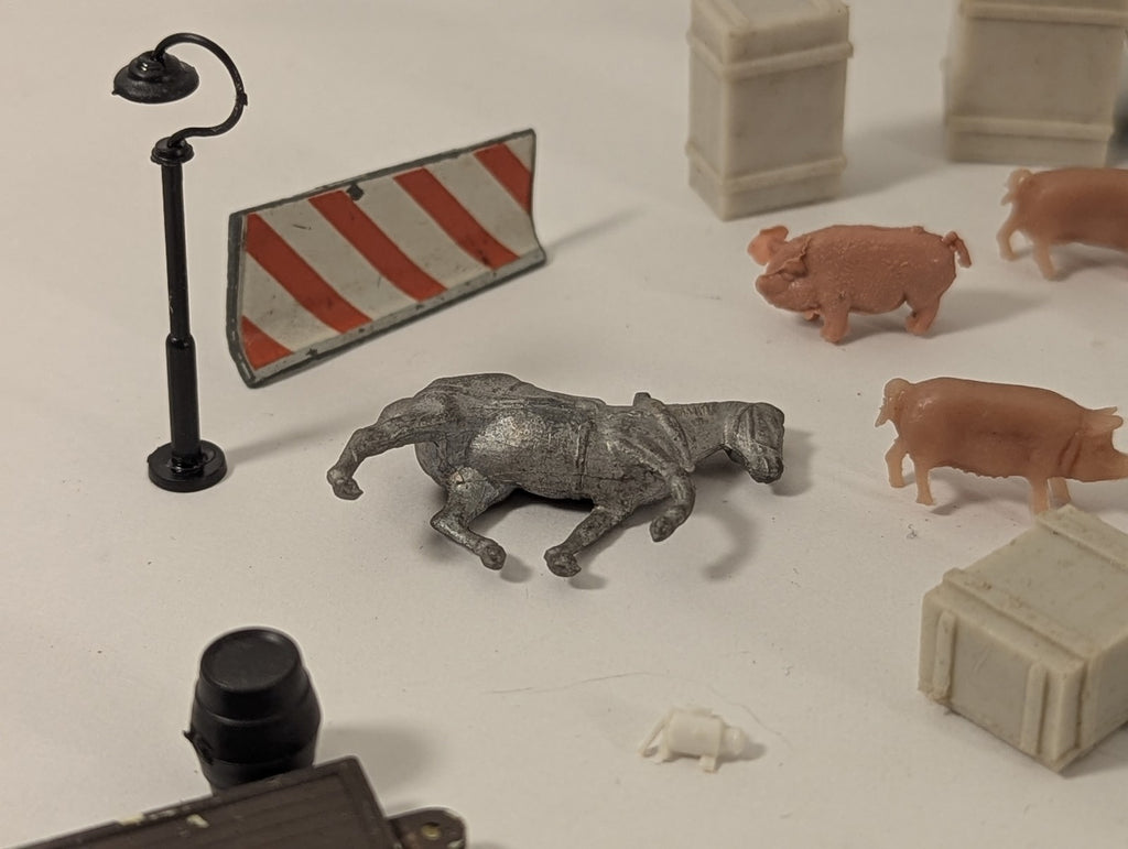 OO Gauge Assorted OO Gauge Scenic Accessories, Farm Animals & Details Job Lot