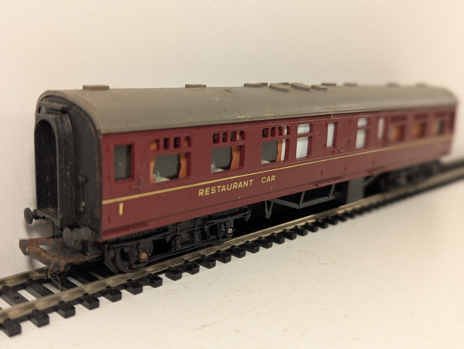 Tri-ang OO Gauge BR Maroon Mk1 Restaurant Coach