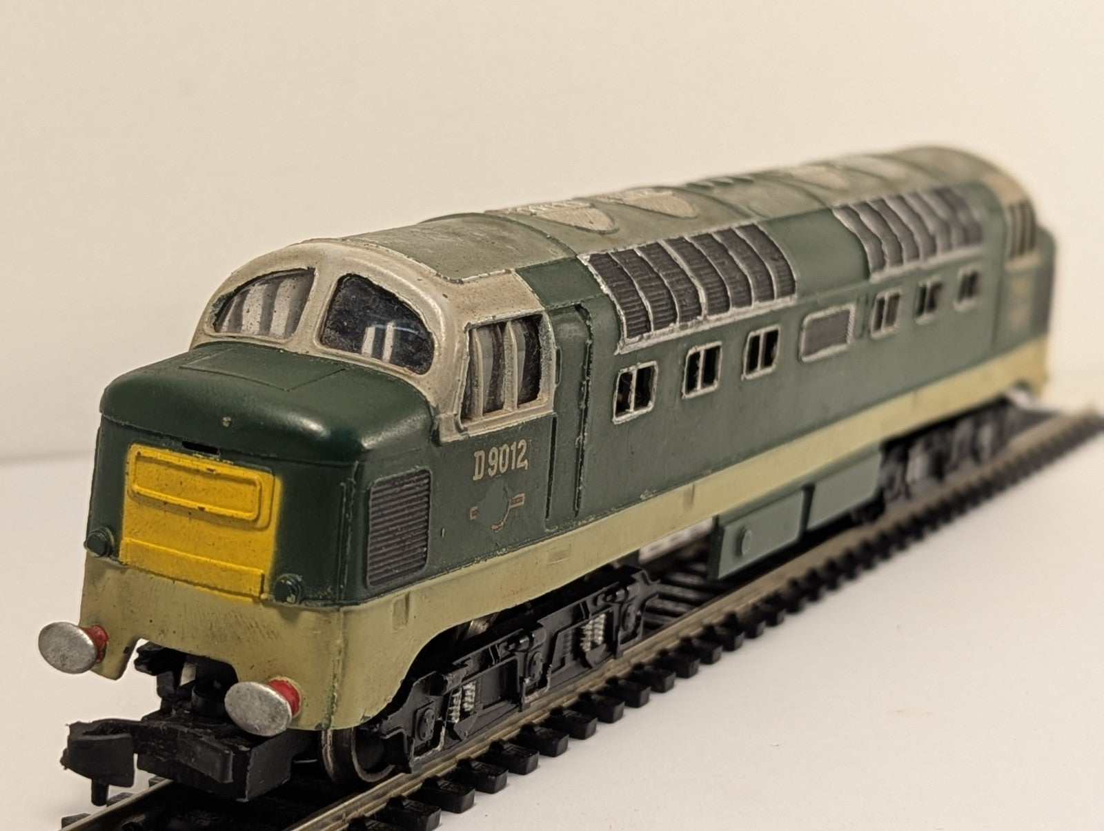 Hornby Dublo 2234 OO Gauge BR Green Class 55 Deltic Crepello D9012