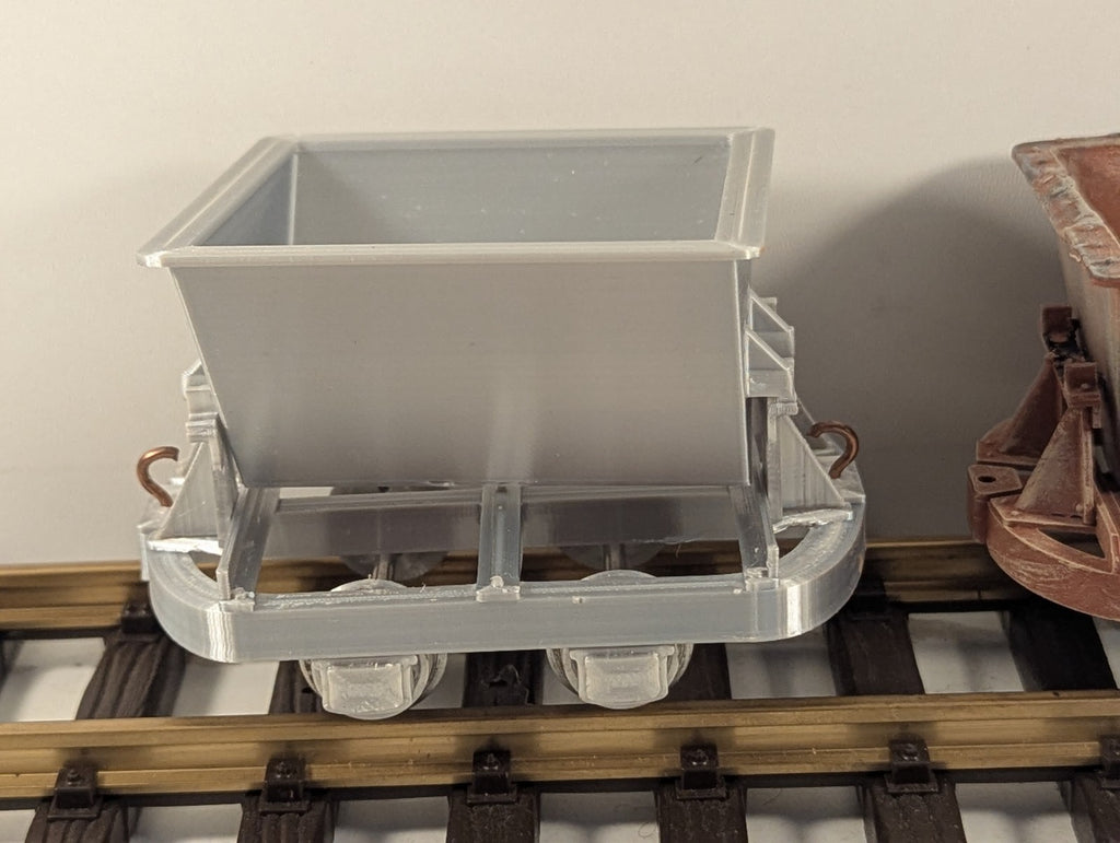 G Gauge Pair of Tipper Wagons