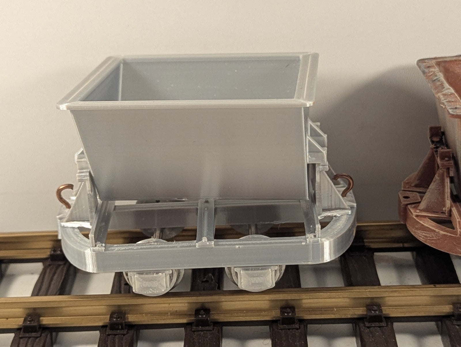 G Gauge Pair of Tipper Wagons