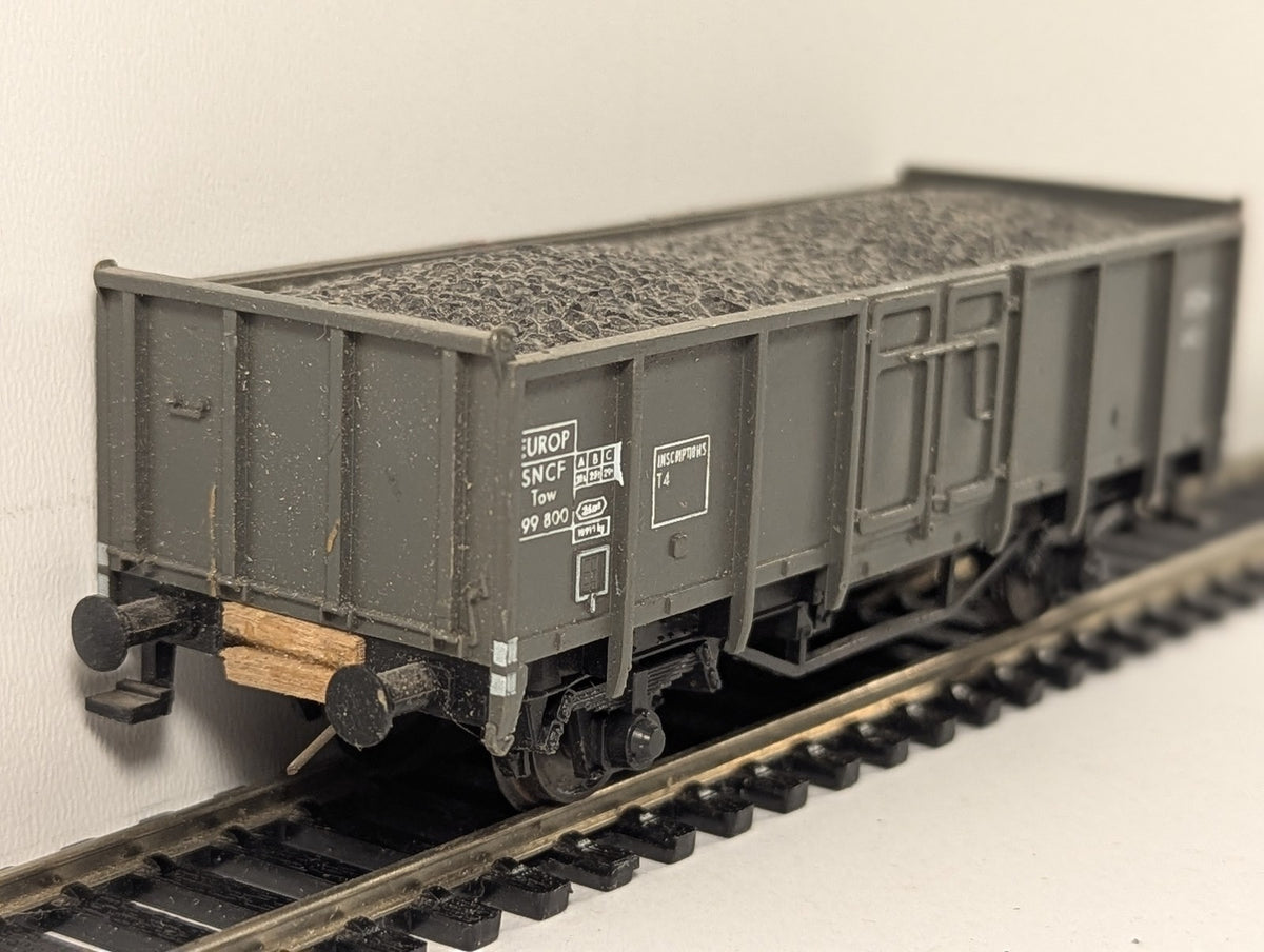 Fleischmann HO Gauge SNCF Tow Open Wagon with Coal Load Tow 699 800 SNCF Grey