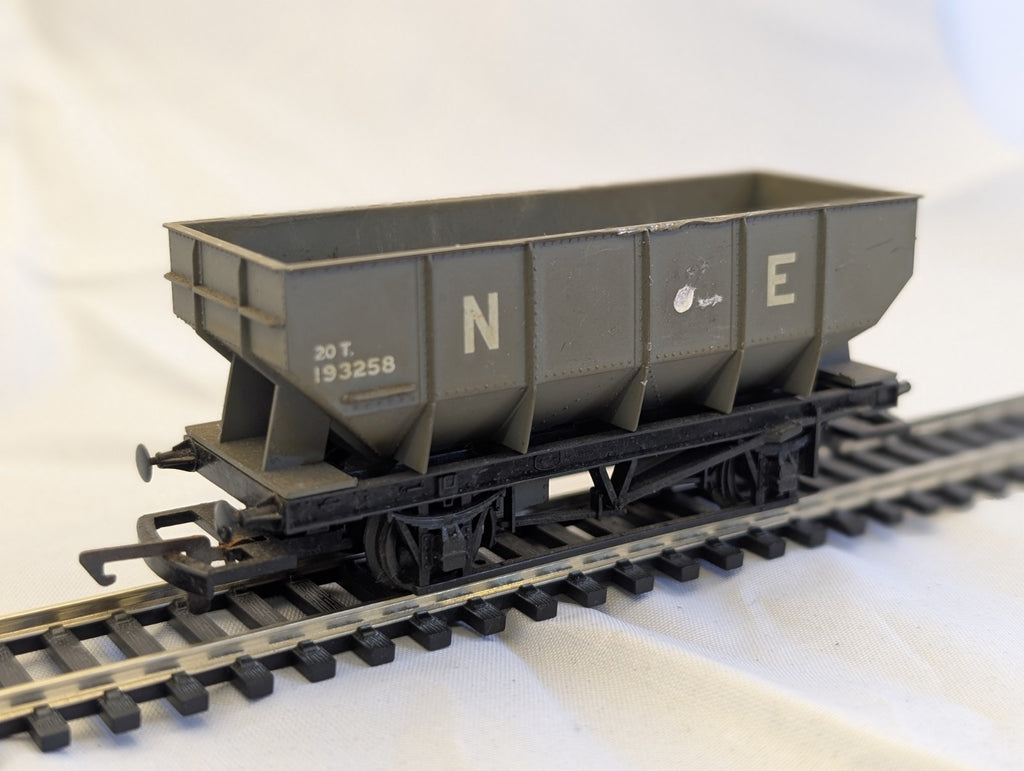 Mainline 937357 20T Hopper Wagon LNER “NE” Grey