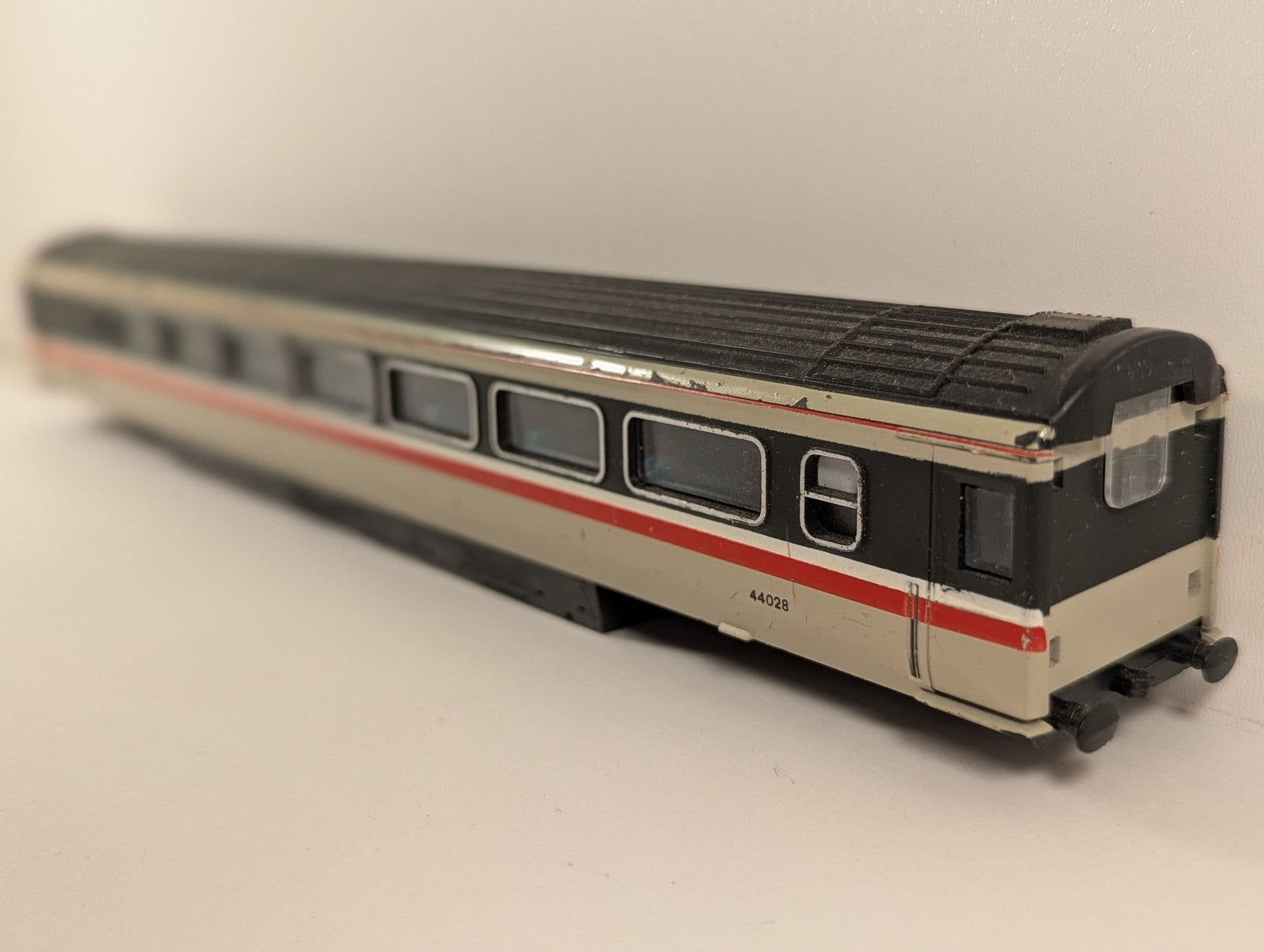 Hornby OO Gauge BR Mk3 TGS Coach Passenger Coach 44028 BR InterCity Executive