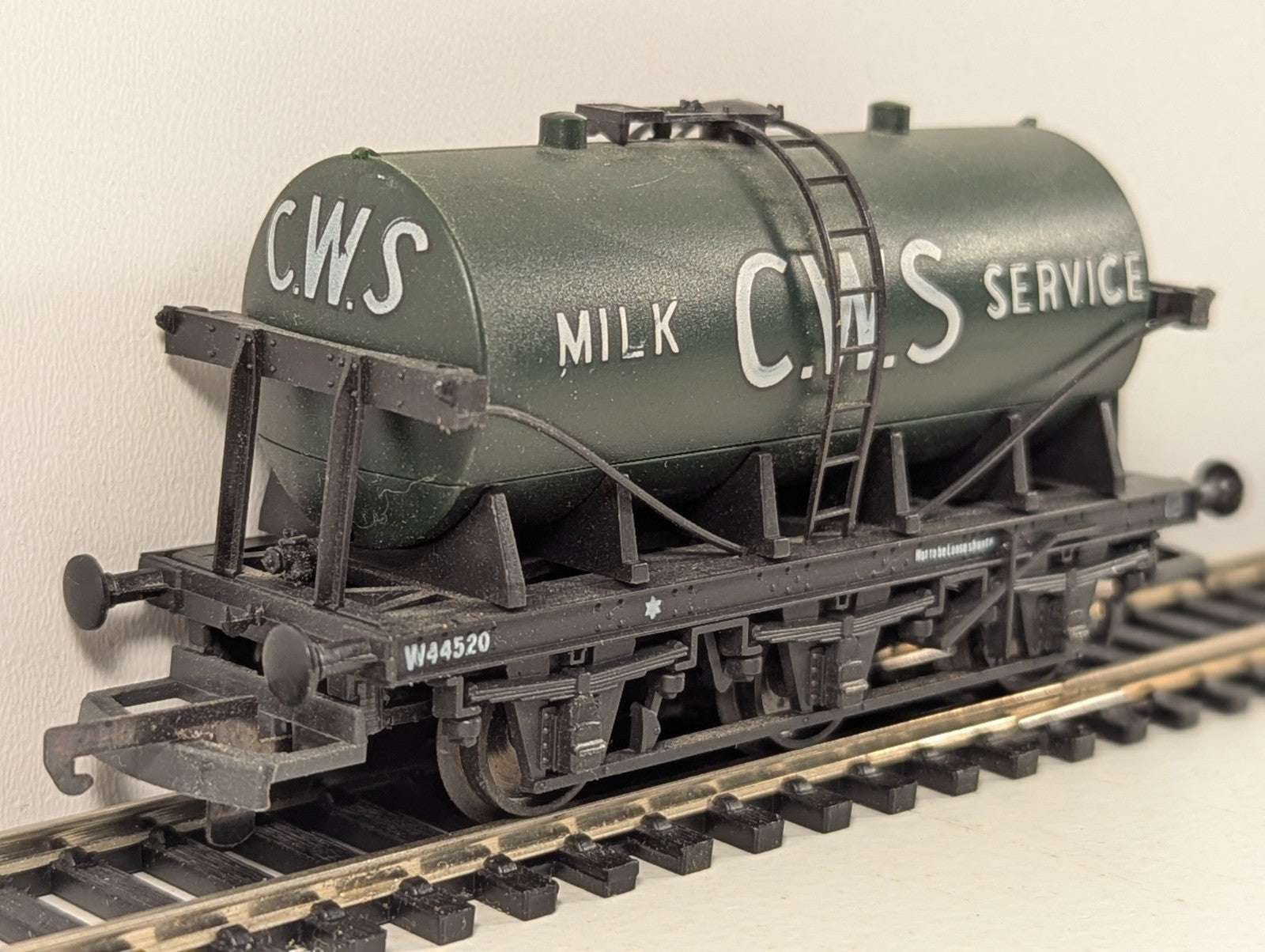 Lima OO Gauge 6-Wheel Milk Tank Wagon CWS Black