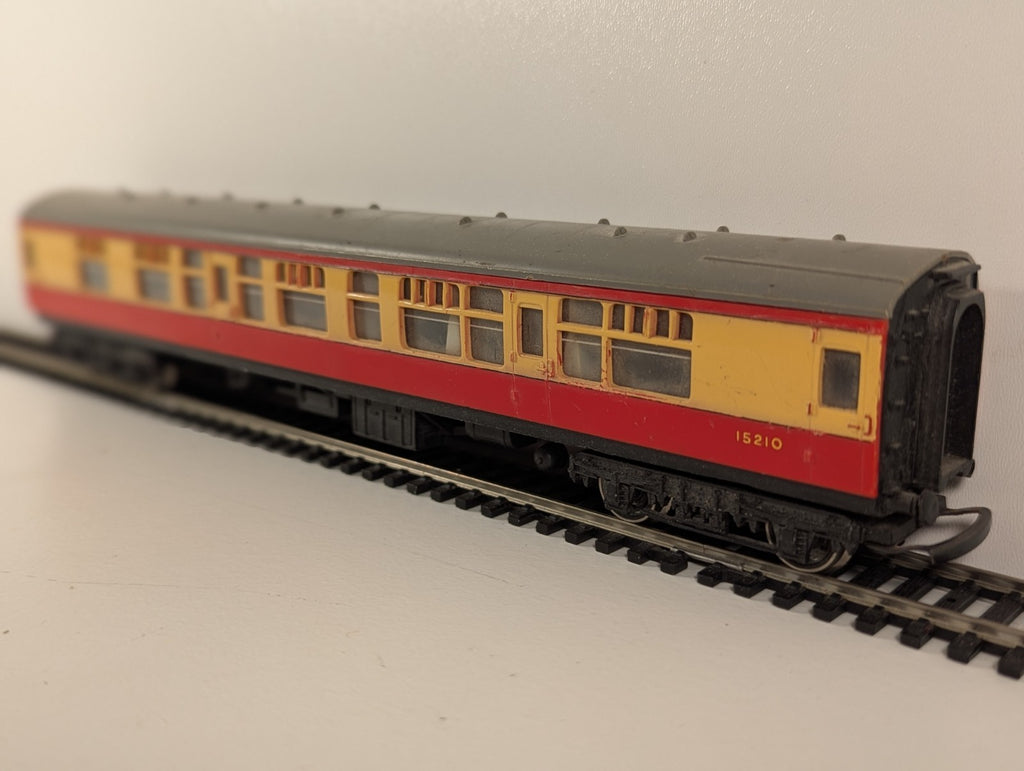 Tri-ang OO Gauge R627 BR Brake Second Coach – 15210