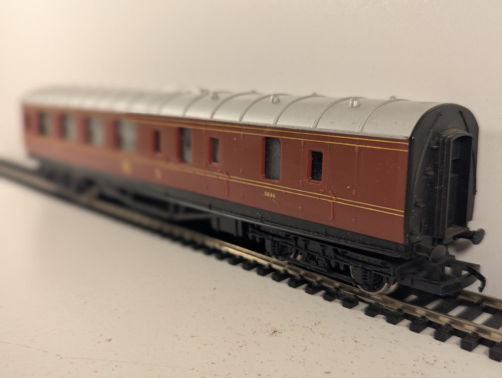 Hornby OO Gauge LMS Stanier Brake Third Corridor Coach Passenger Coach 5644