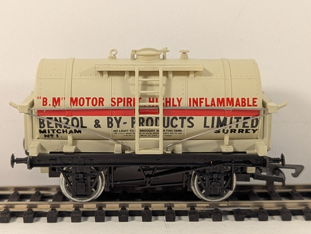 Dapol OO Gauge White Benzol & By-Products Limited 12 Ton Tank Wagon