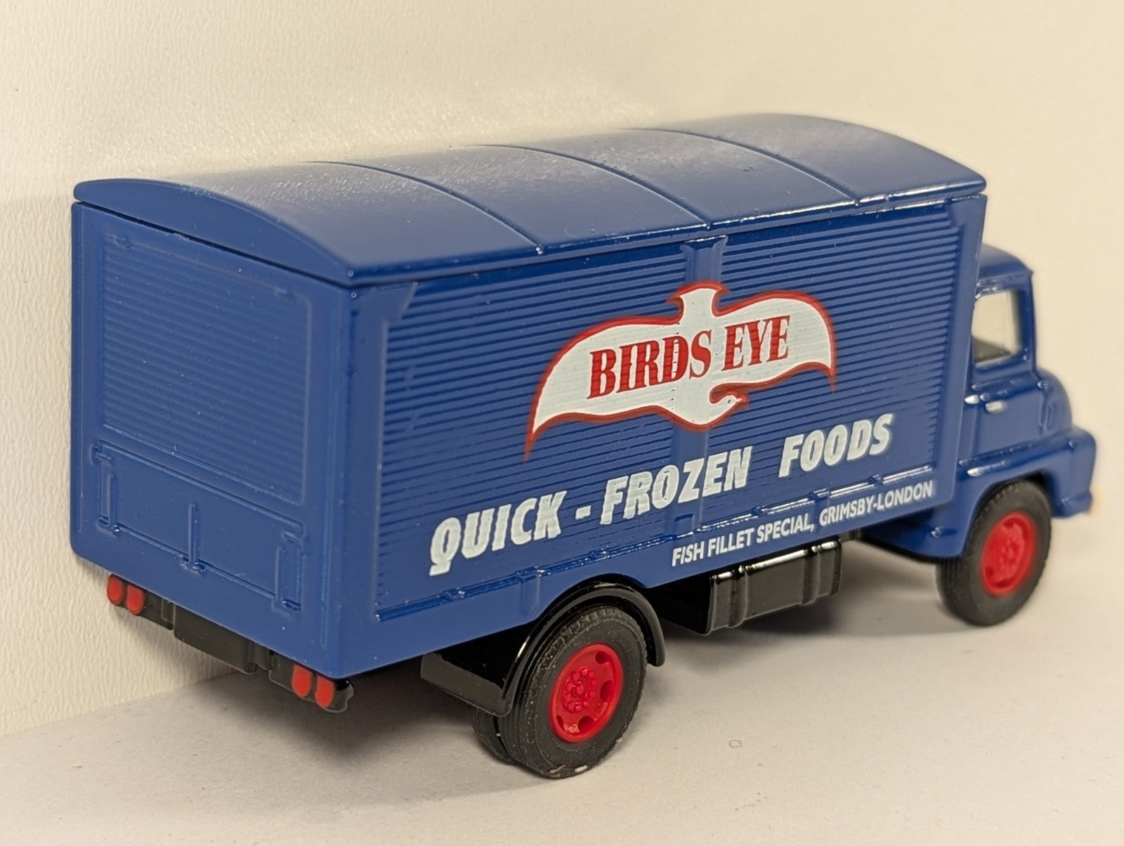 Vanguards 1:64 Ford Thames Trader Van – Birds Eye Livery
