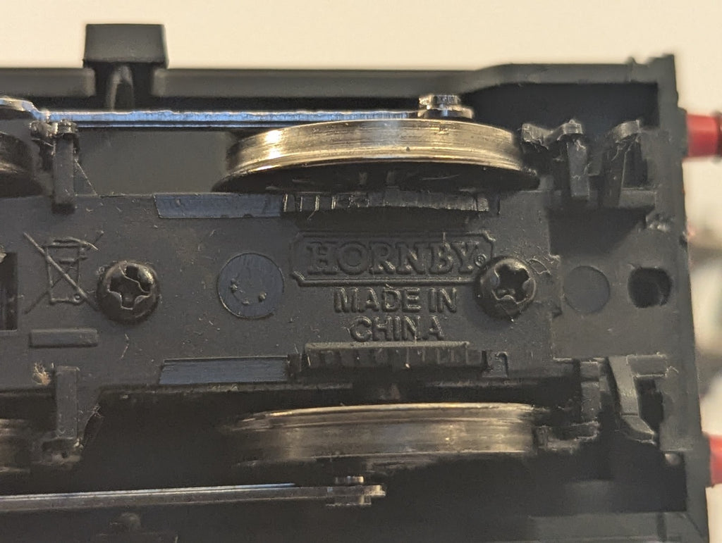 Hornby OO Gauge GWR Class 2721 0-6-0 Pannier Tank - Missing Couplings