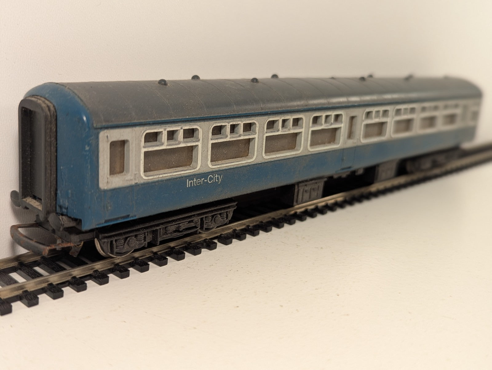 Hornby OO Gauge BR Mk2 Standard Class Coach