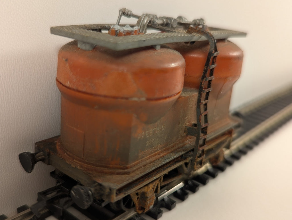 Wrenn “Prestwin” Twin Silo Wagon – OO Gauge