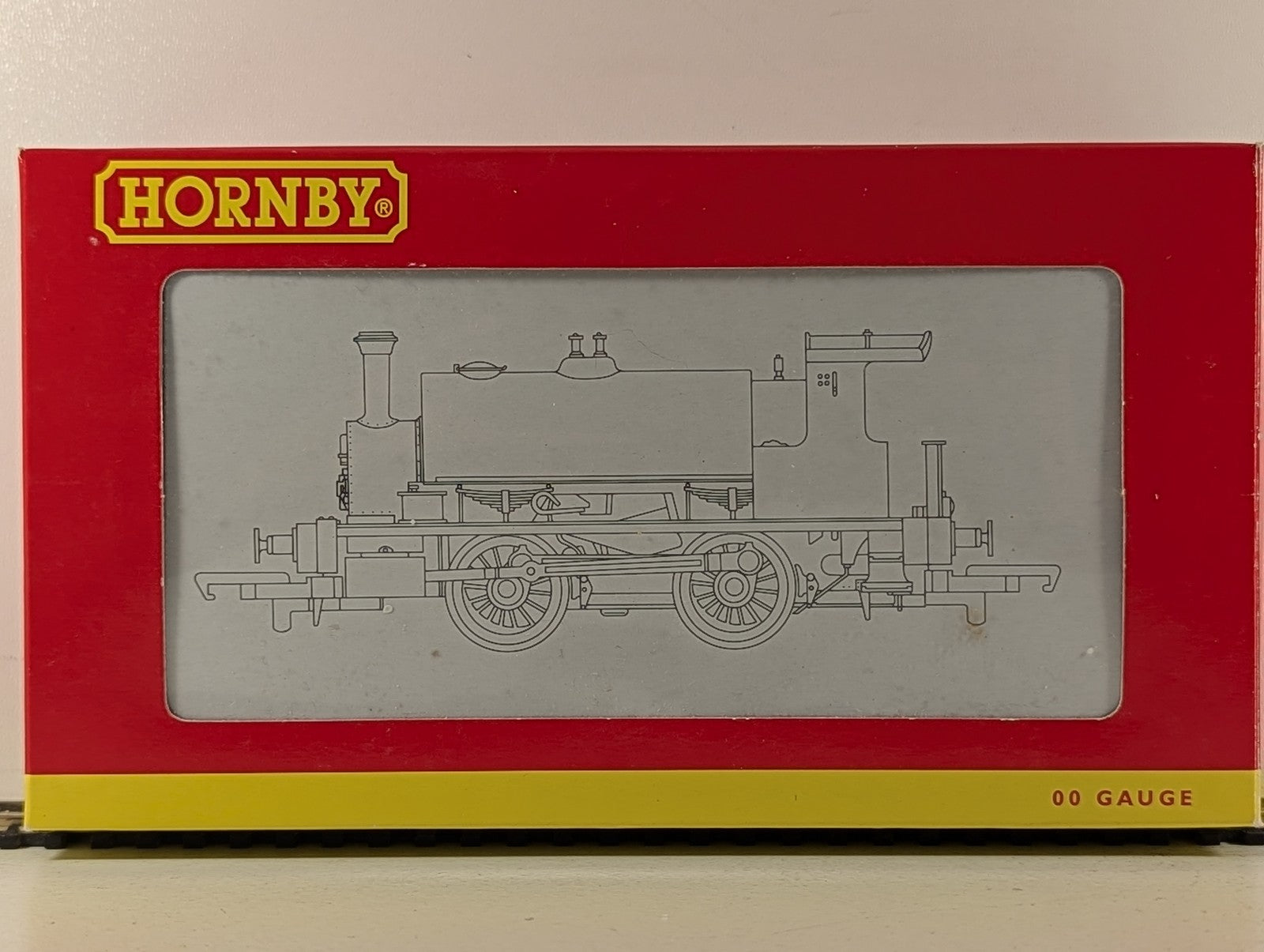 Hornby OO Gauge Class 0F 0-4-0ST Queen Elizabeth II Steam Locomotive 80 Brown