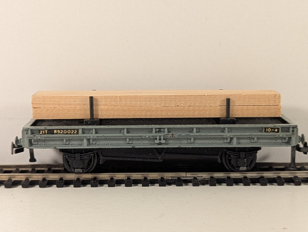 Hornby Dublo 4615 OO Gauge BR Double Bolster Wagon with Timber Load - Wrong Box