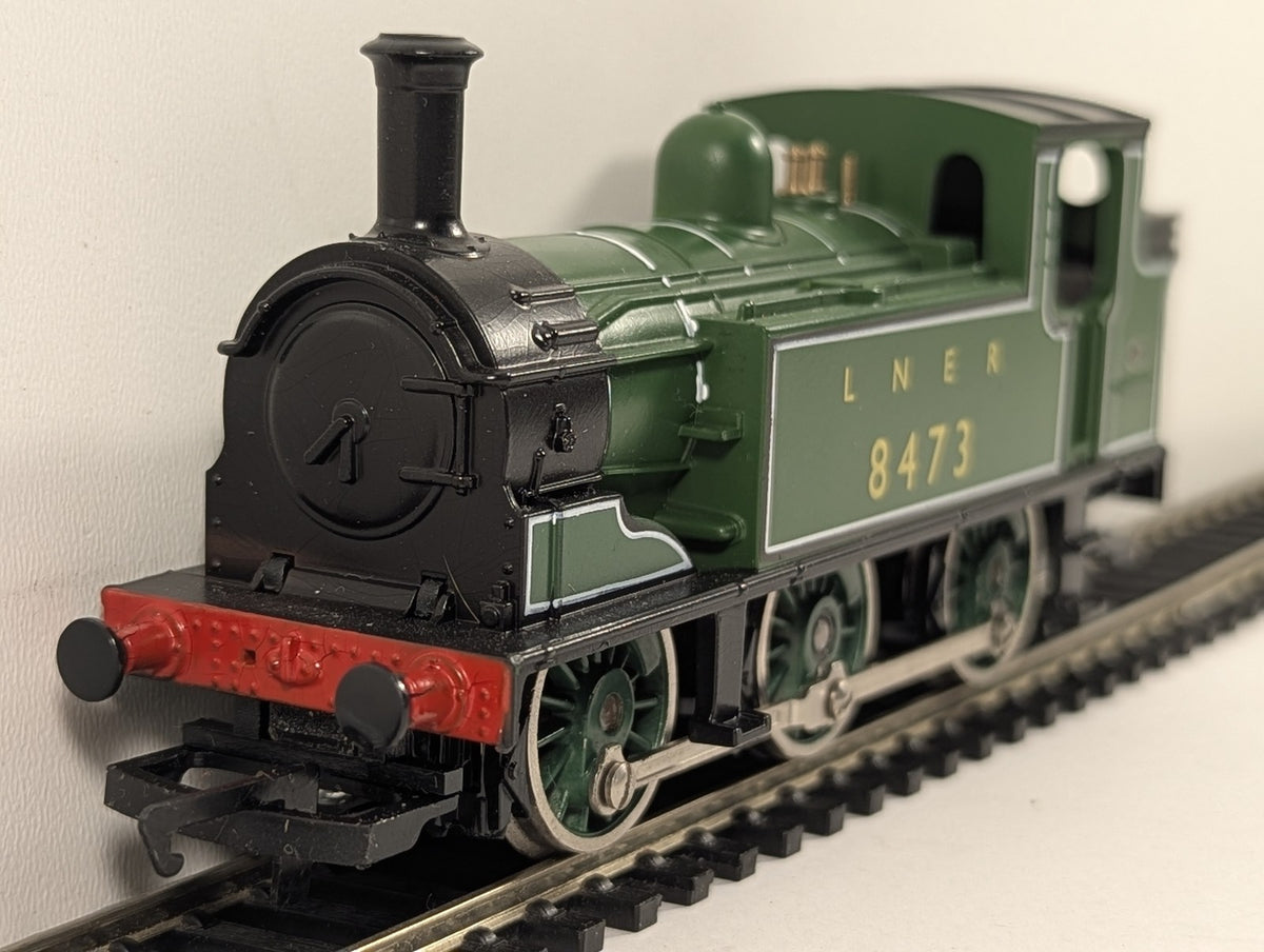 Hornby OO Gauge LNER Class J83 0-6-0T Steam Locomotive 8473 LNER Green R.316