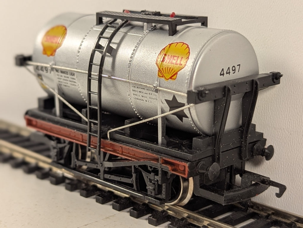 Hornby Railways OO Gauge Shell/BP Tank Wagon 4497 Shell/BP Silver R.245