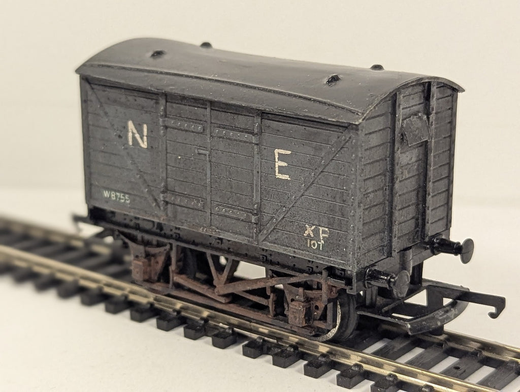 Tri-ang OO Gauge LNER Ventilated Goods Van Goods Wagon W8755 LNER Grey