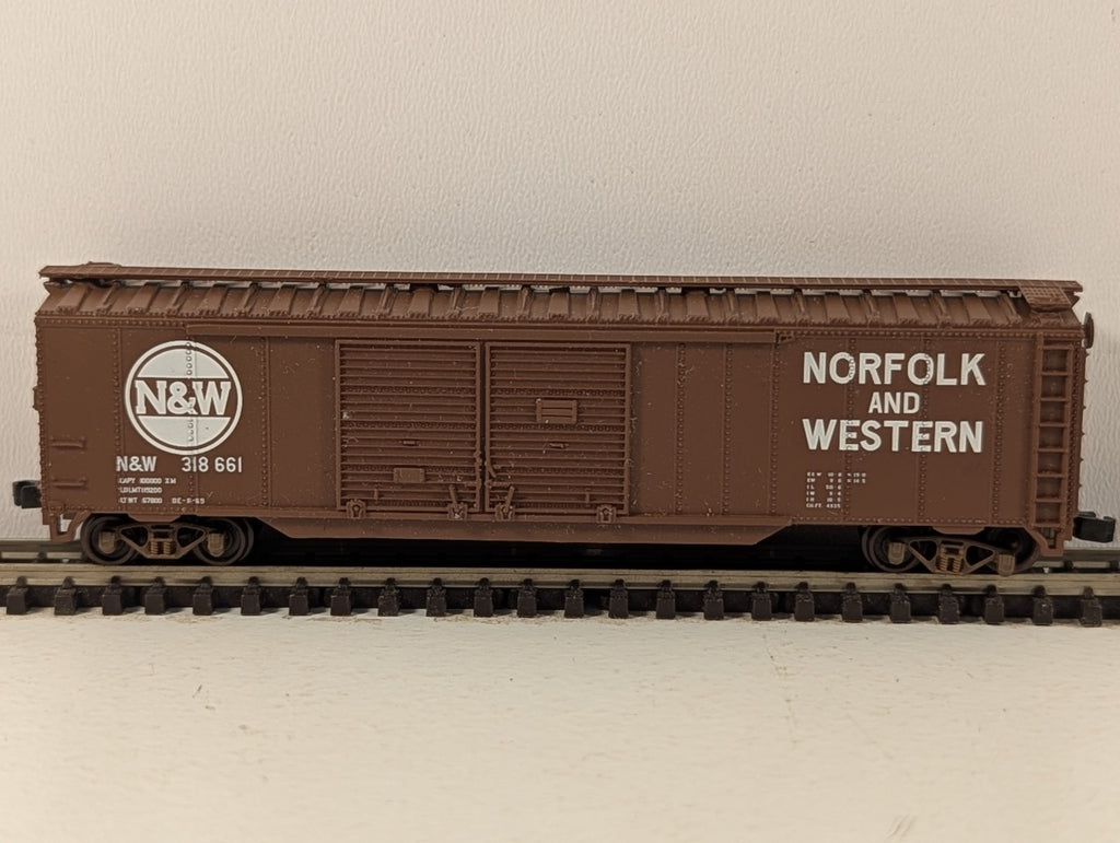Atlas N Gauge Norfolk & Western Boxcar Brown