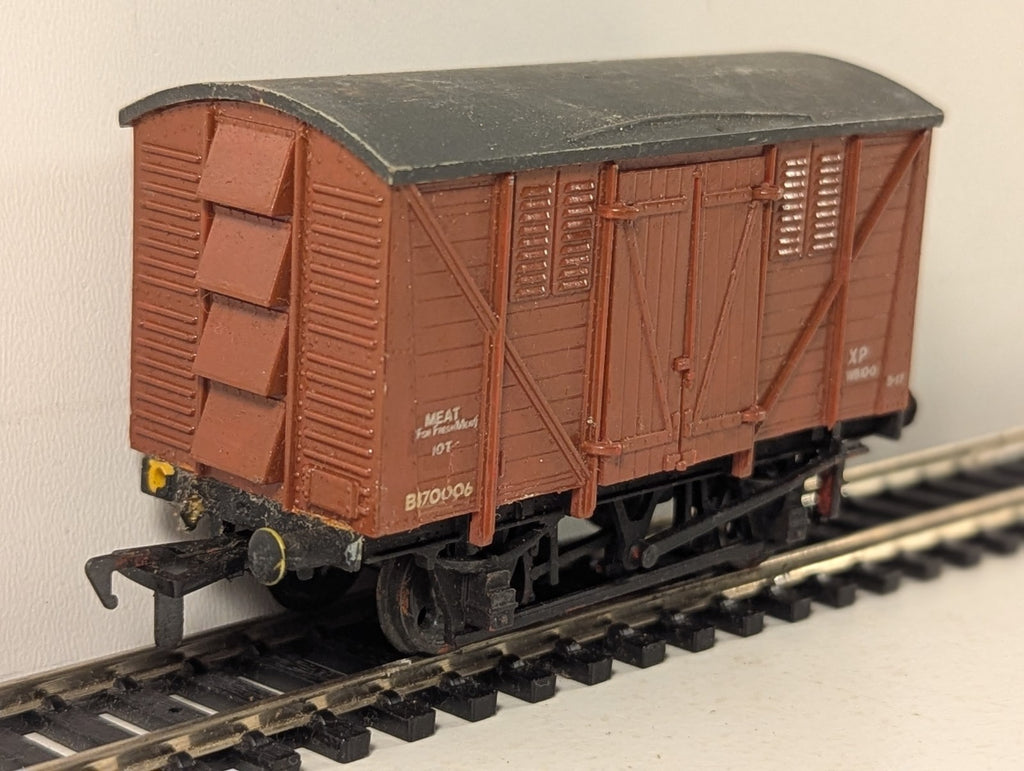 Airfix OO Gauge BR 10t Meat Van Goods Wagon B870006 BR Bauxite 5430