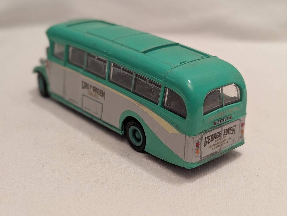 Exclusive First Editions 1:76 A.E.C. Regal Halfcab Coach Die-cast Coach HLW 981