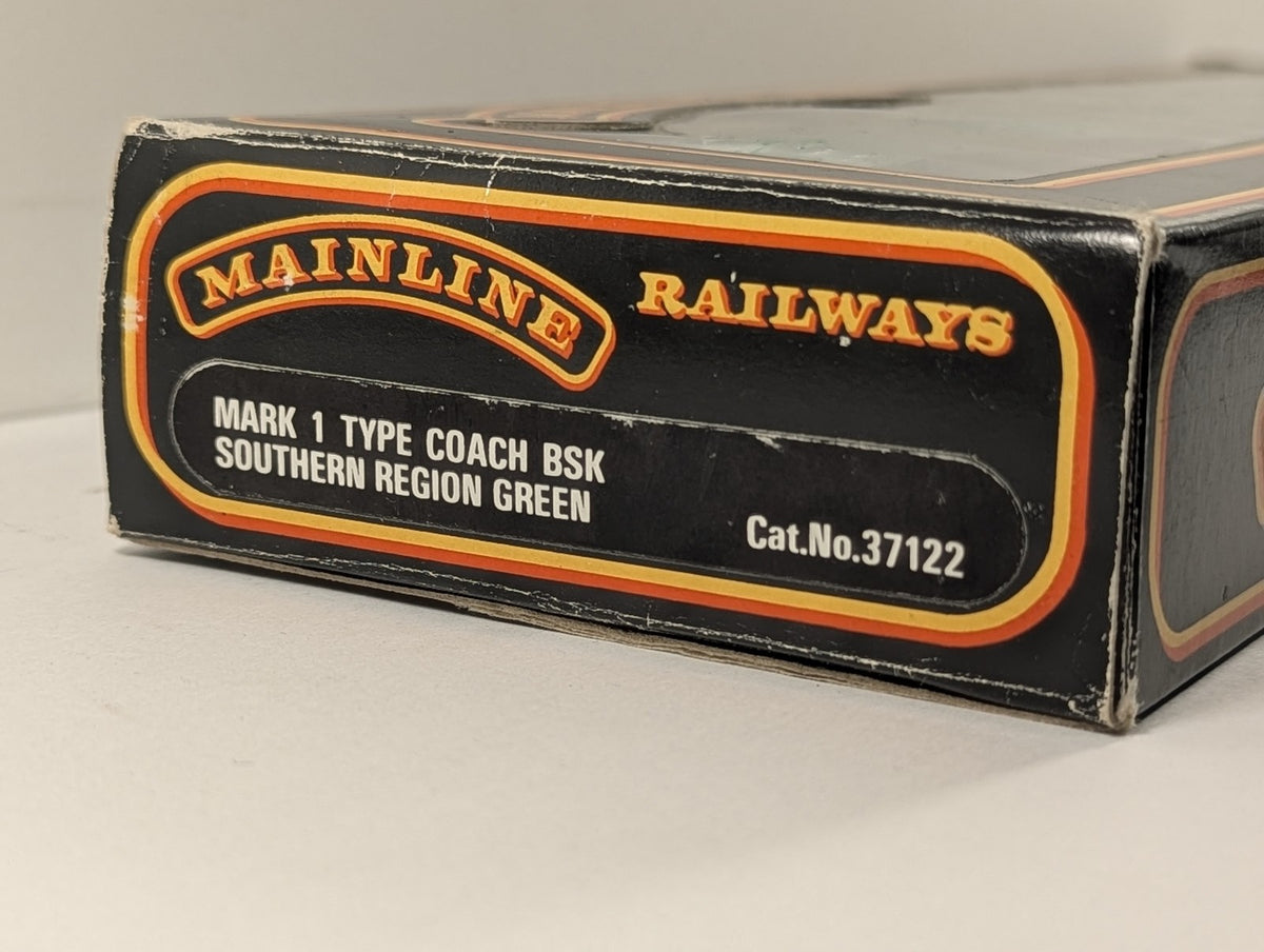 Mainline OO Gauge Mark 1 Type Coach BSK Passenger Coach S34938