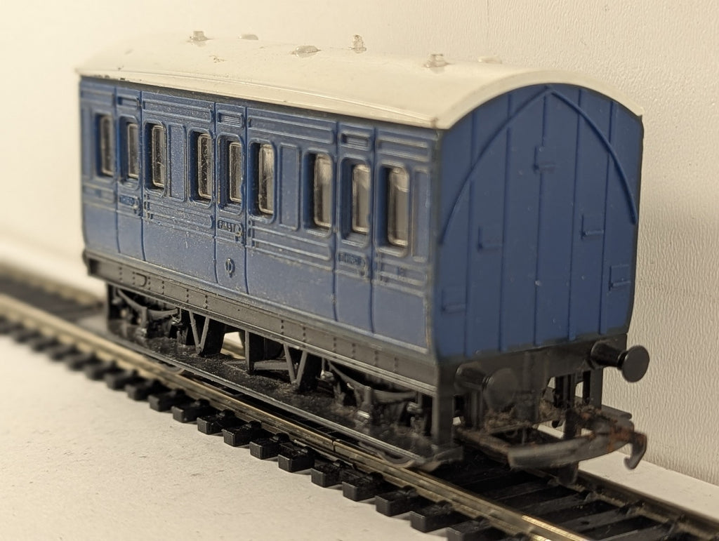 Hornby OO Gauge 4-Wheel Composite Coach Passenger Coach 12 Blue