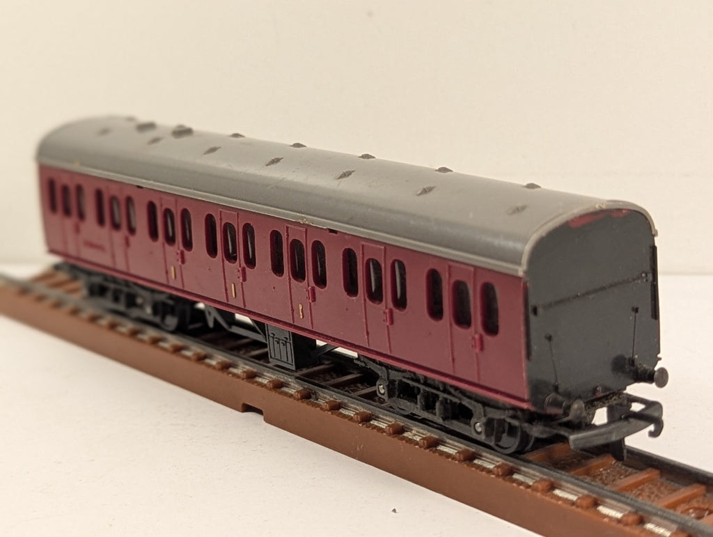 SKU: GR4848  Tri-ang TT Gauge BR Maroon Brake Second Coach Passenger Coach M3400