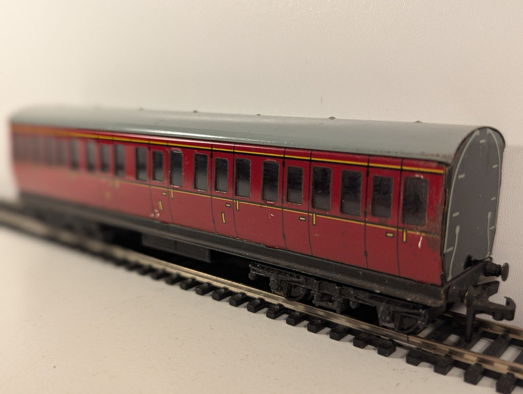 Hornby Dublo OO Gauge BR Mk1 Suburban Composite Coach Maroon