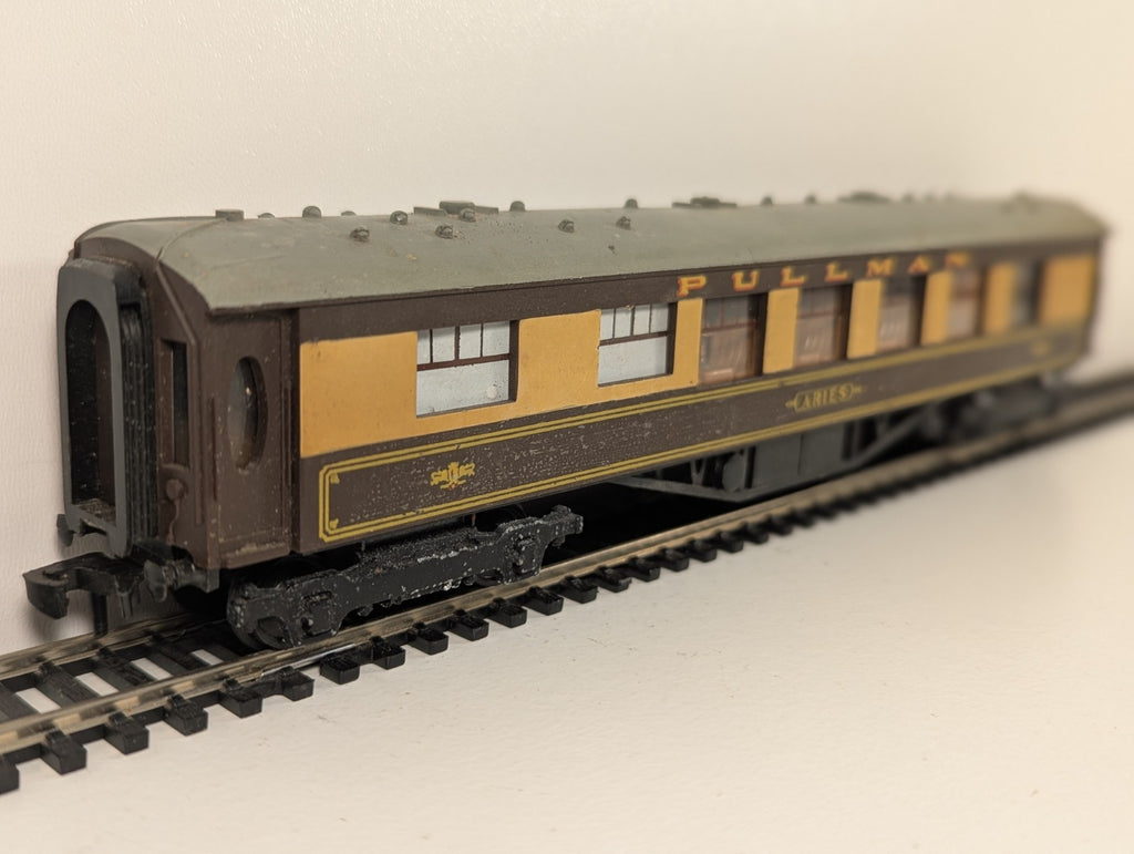 Hornby Dublo 4035 OO Gauge Pullman 1st Class Coach “Aries”