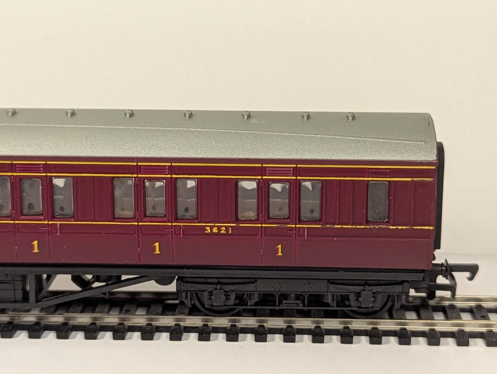 Mainline OO Gauge LMS 57ft Corridor Composite Coach 3621 Maroon