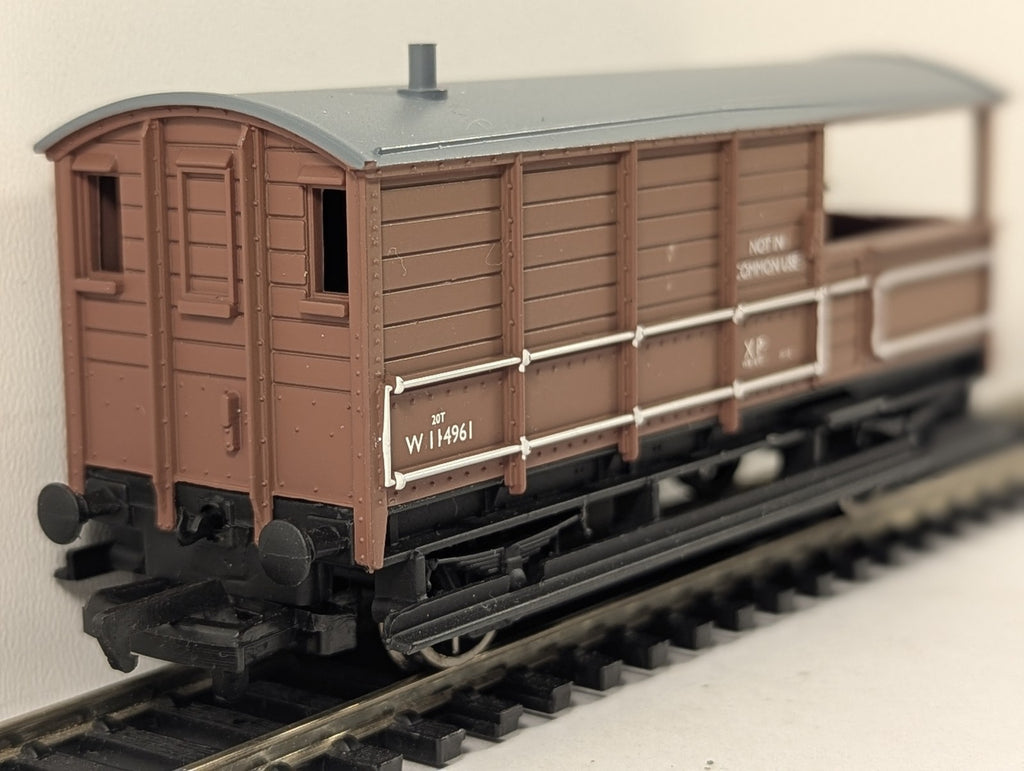 Bachmann OO Gauge 20 Ton Toad Brake Van Goods Wagon W114961 BR Brown 33-304